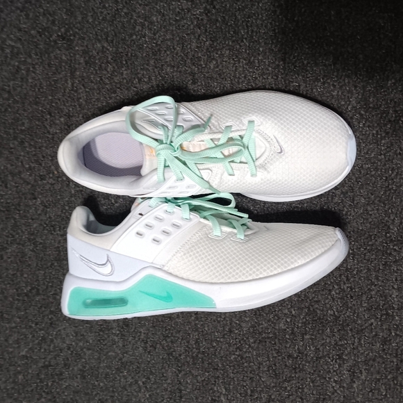 Nike White and Teal Athletic Shoes - Picture 1 of 6